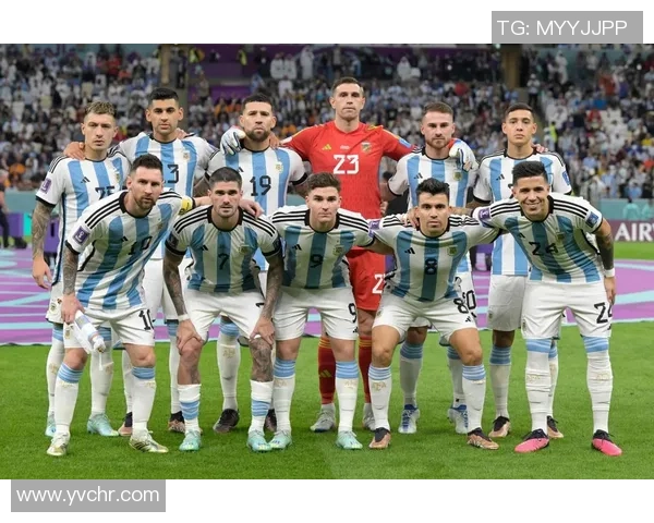 足球明星齐聚赛场激情四溢引发球迷热潮盛况空前 足球明星齐聚赛场激情四溢引发球迷热潮盛况空前