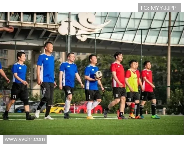 重庆足球队的速度之美：激情与速度交织的绿茵传奇